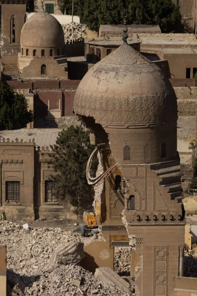 Egypt builds highway through the City of the Dead