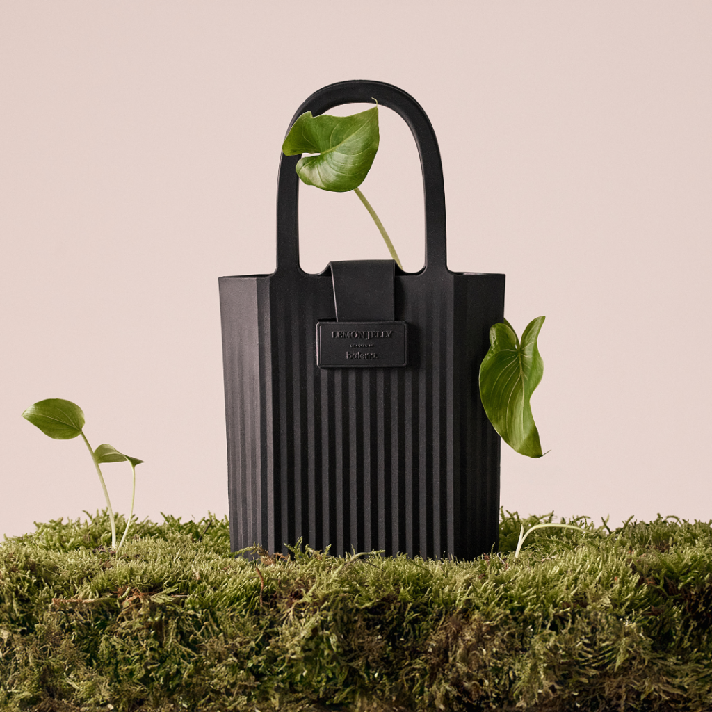 W-Cycle makes plastics that decompose in less than 100 days